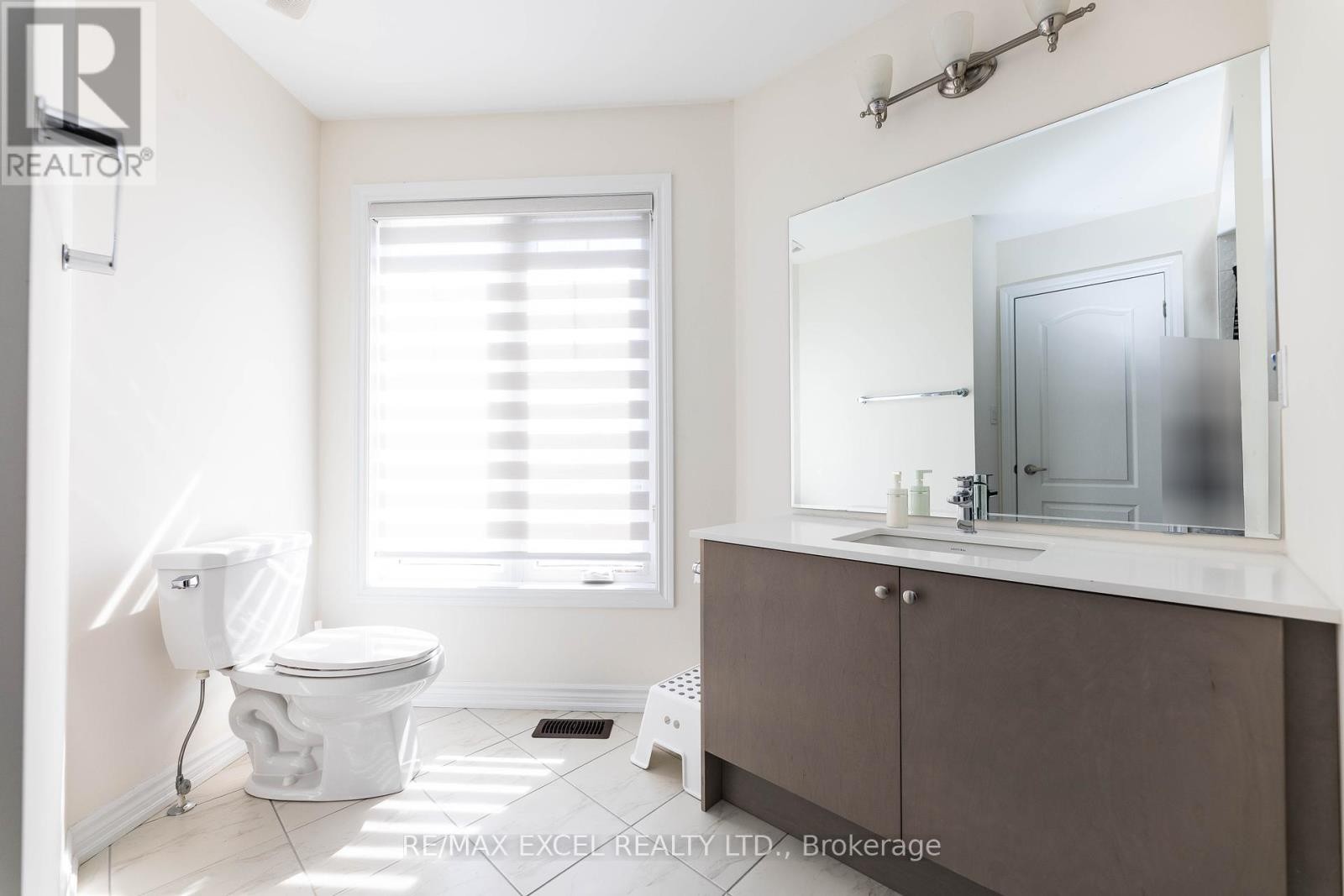 












43 HYDERABAD LANE

,
Markham (Greensborough),




Ontario
L6E0T8

