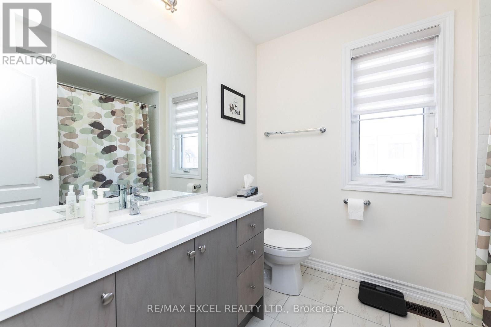 












43 HYDERABAD LANE

,
Markham (Greensborough),




Ontario
L6E0T8

