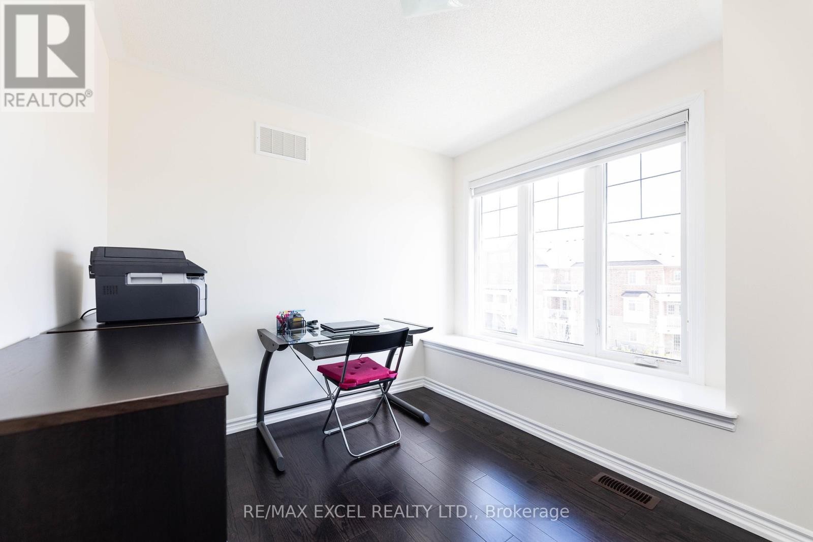 












43 HYDERABAD LANE

,
Markham (Greensborough),




Ontario
L6E0T8

