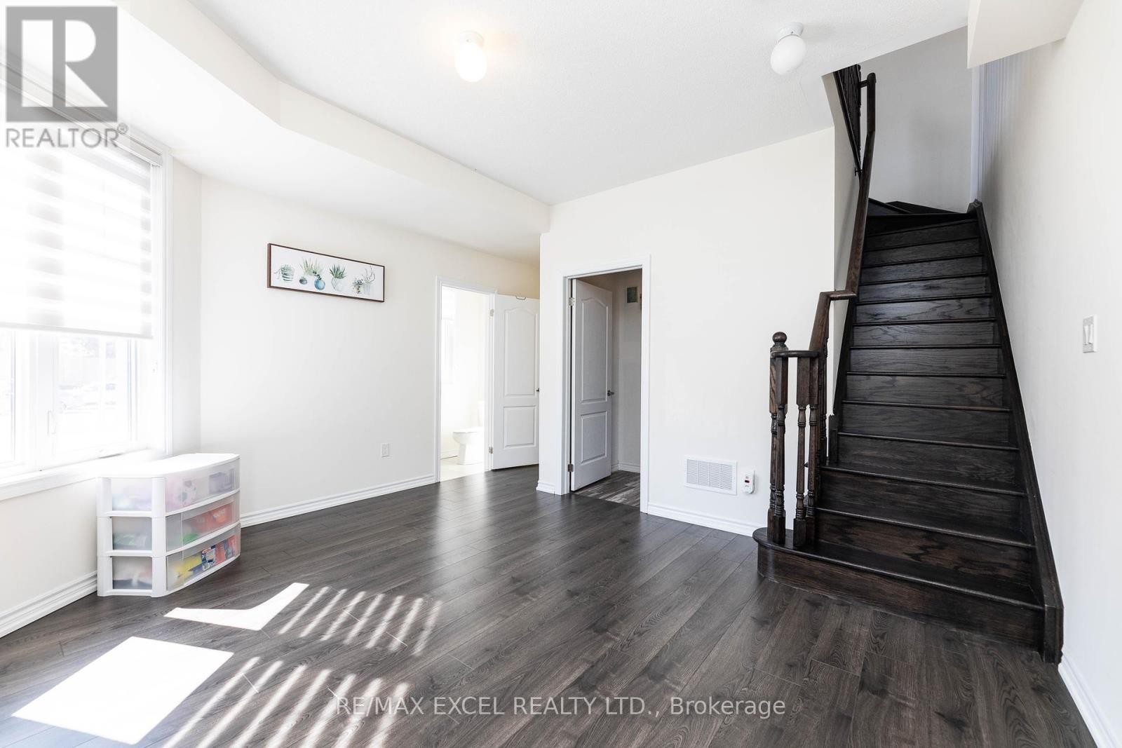 












43 HYDERABAD LANE

,
Markham (Greensborough),




Ontario
L6E0T8


