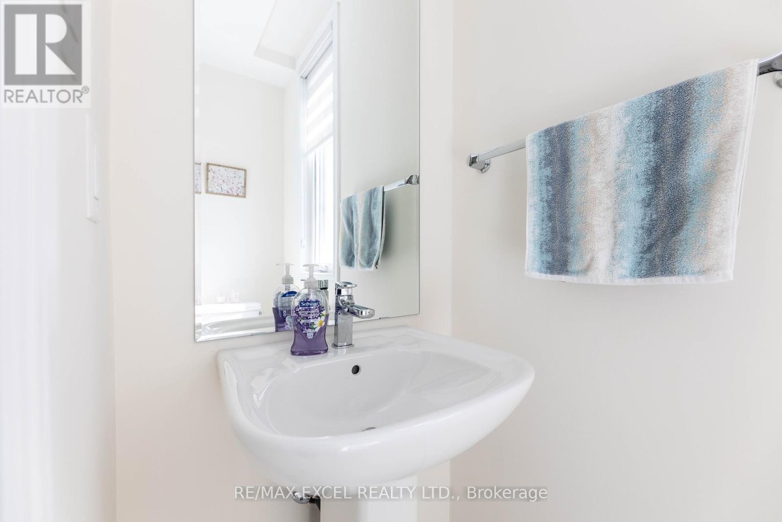 












43 HYDERABAD LANE

,
Markham (Greensborough),




Ontario
L6E0T8

