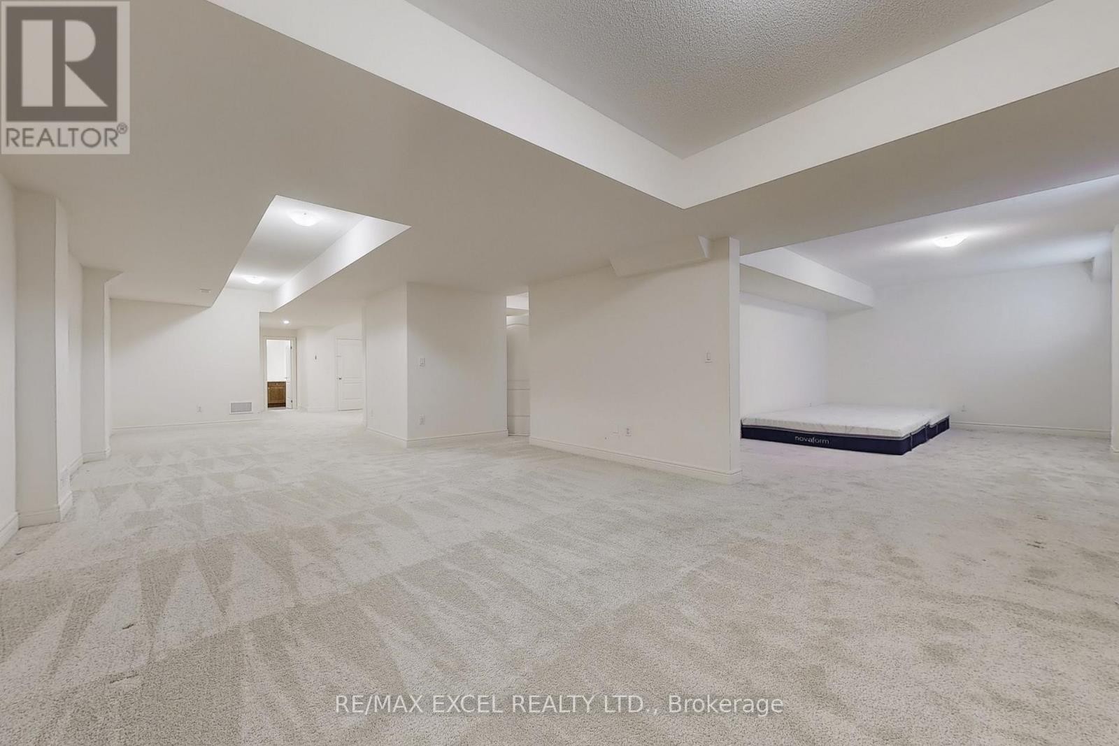 












29 NIGHT SKY COURT

,
Richmond Hill (Observatory),




Ontario
L4C2R4

