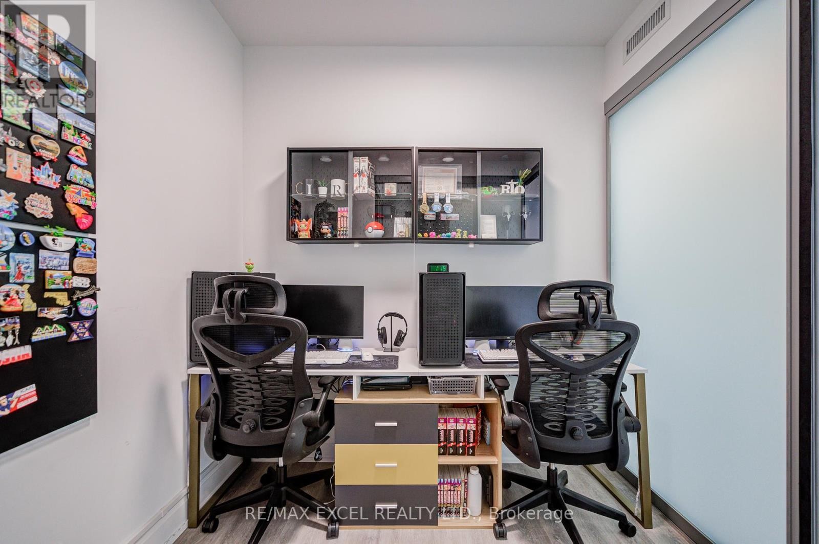 












2815 - 12 GANDHI LANE

,
Markham (Commerce Valley),




Ontario
L3T0G8

