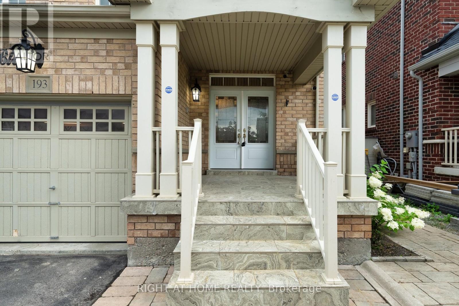 












193 BLUE DASHER BOULEVARD

,
Bradford West Gwillimbury (Bradford),




Ontario
L3Z0H3

