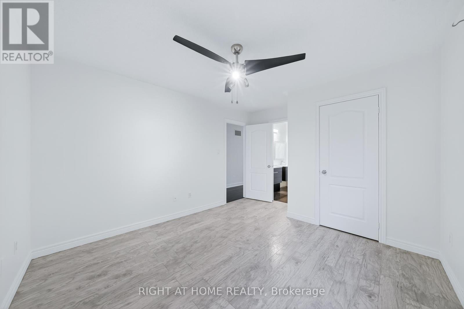












193 BLUE DASHER BOULEVARD

,
Bradford West Gwillimbury (Bradford),




Ontario
L3Z0H3

