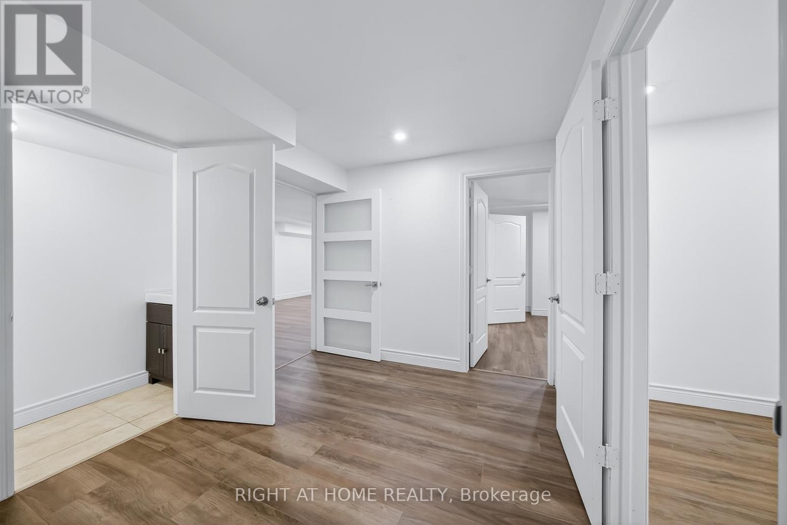 












193 BLUE DASHER BOULEVARD

,
Bradford West Gwillimbury (Bradford),




Ontario
L3Z0H3

