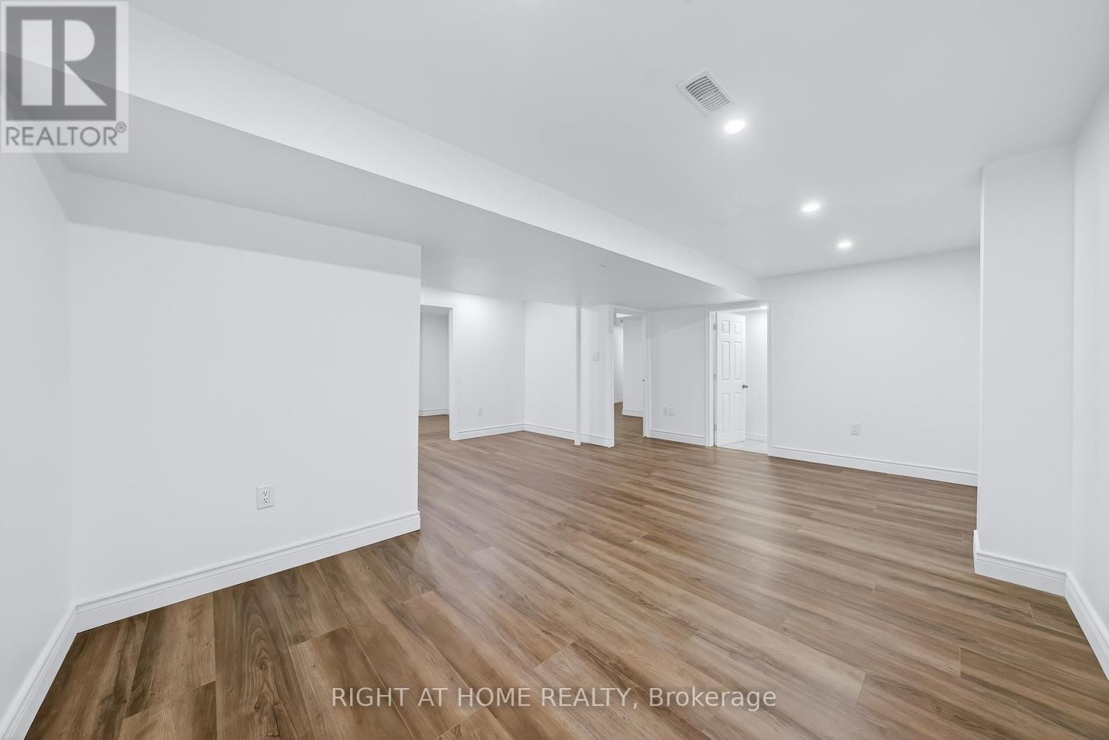 












193 BLUE DASHER BOULEVARD

,
Bradford West Gwillimbury (Bradford),




Ontario
L3Z0H3

