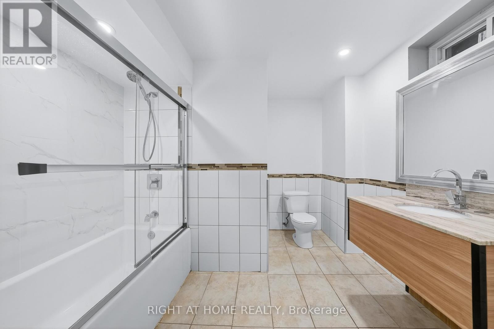 












193 BLUE DASHER BOULEVARD

,
Bradford West Gwillimbury (Bradford),




Ontario
L3Z0H3

