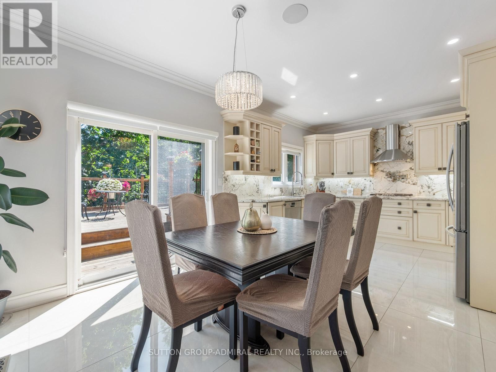 












60 STARWOOD ROAD

,
Vaughan (Patterson),




Ontario
L4J9C9

