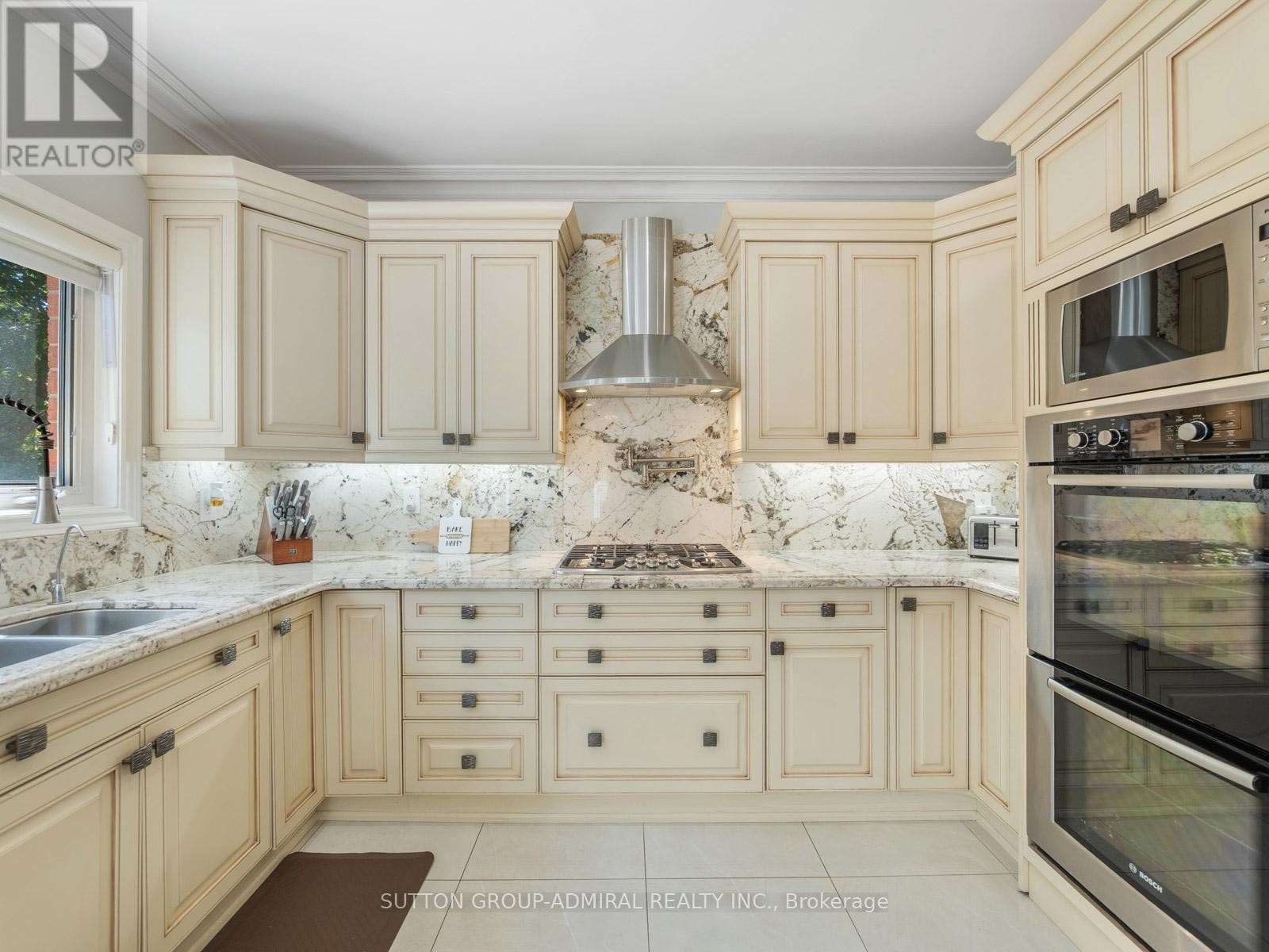












60 STARWOOD ROAD

,
Vaughan (Patterson),




Ontario
L4J9C9

