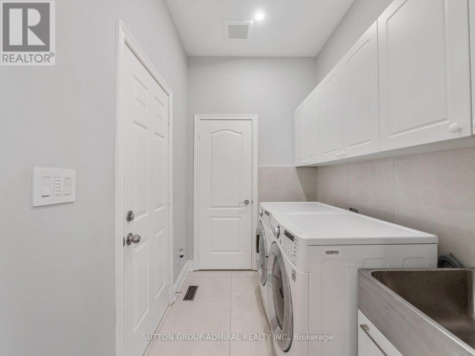 












60 STARWOOD ROAD

,
Vaughan (Patterson),




Ontario
L4J9C9

