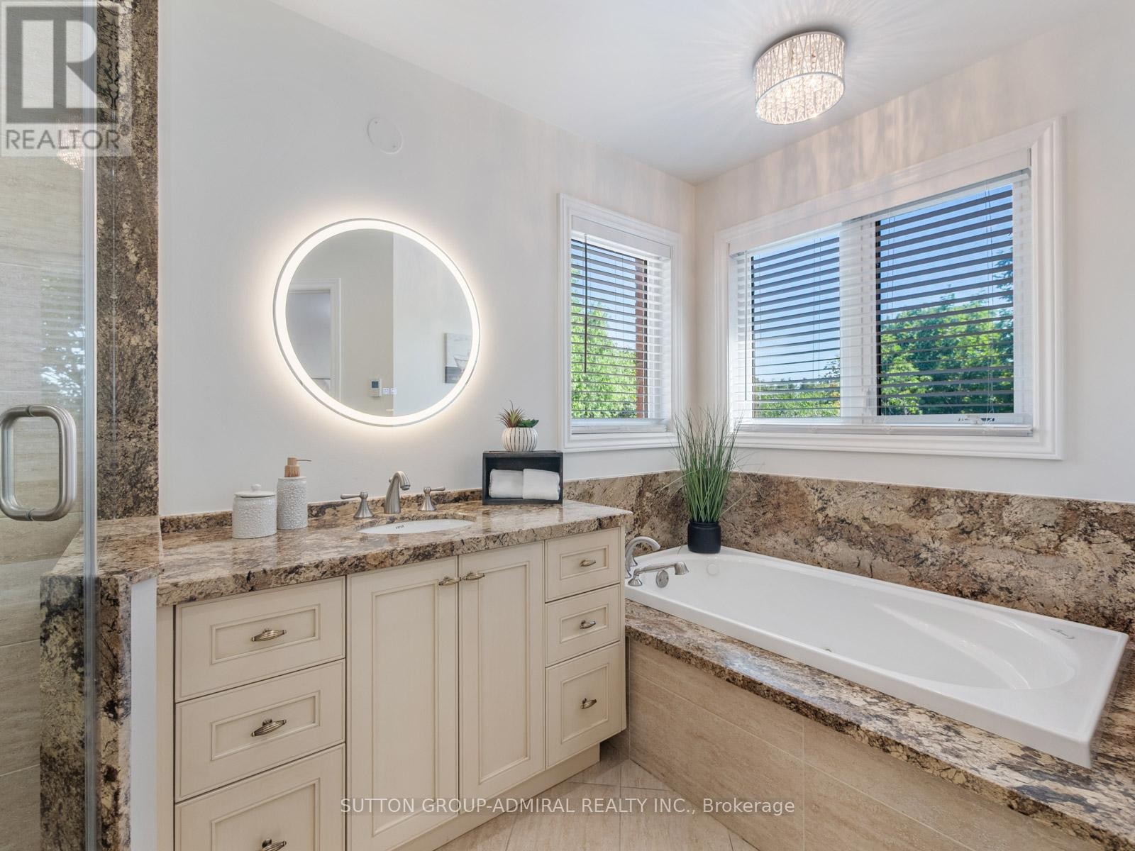 












60 STARWOOD ROAD

,
Vaughan (Patterson),




Ontario
L4J9C9

