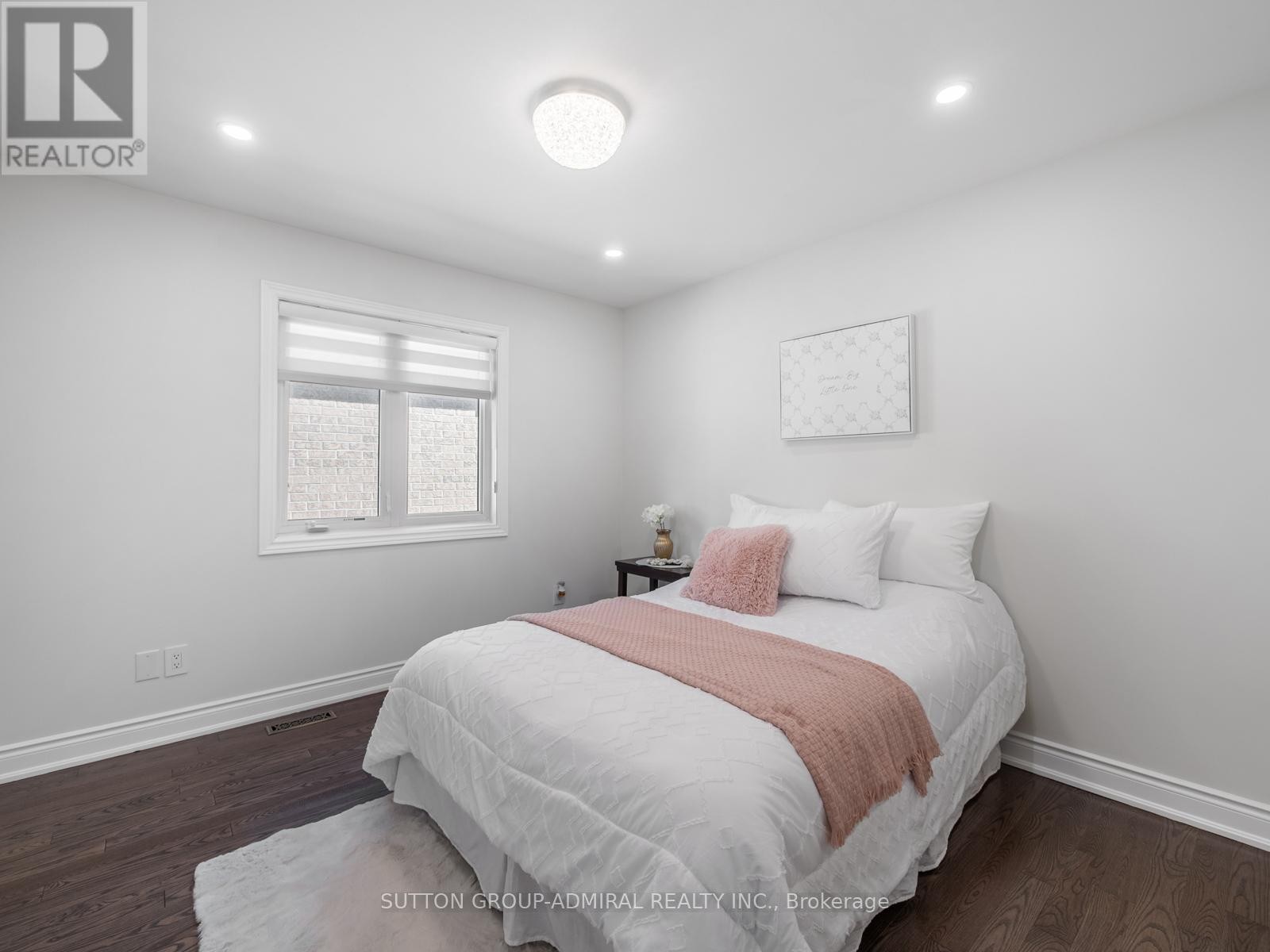 












60 STARWOOD ROAD

,
Vaughan (Patterson),




Ontario
L4J9C9

