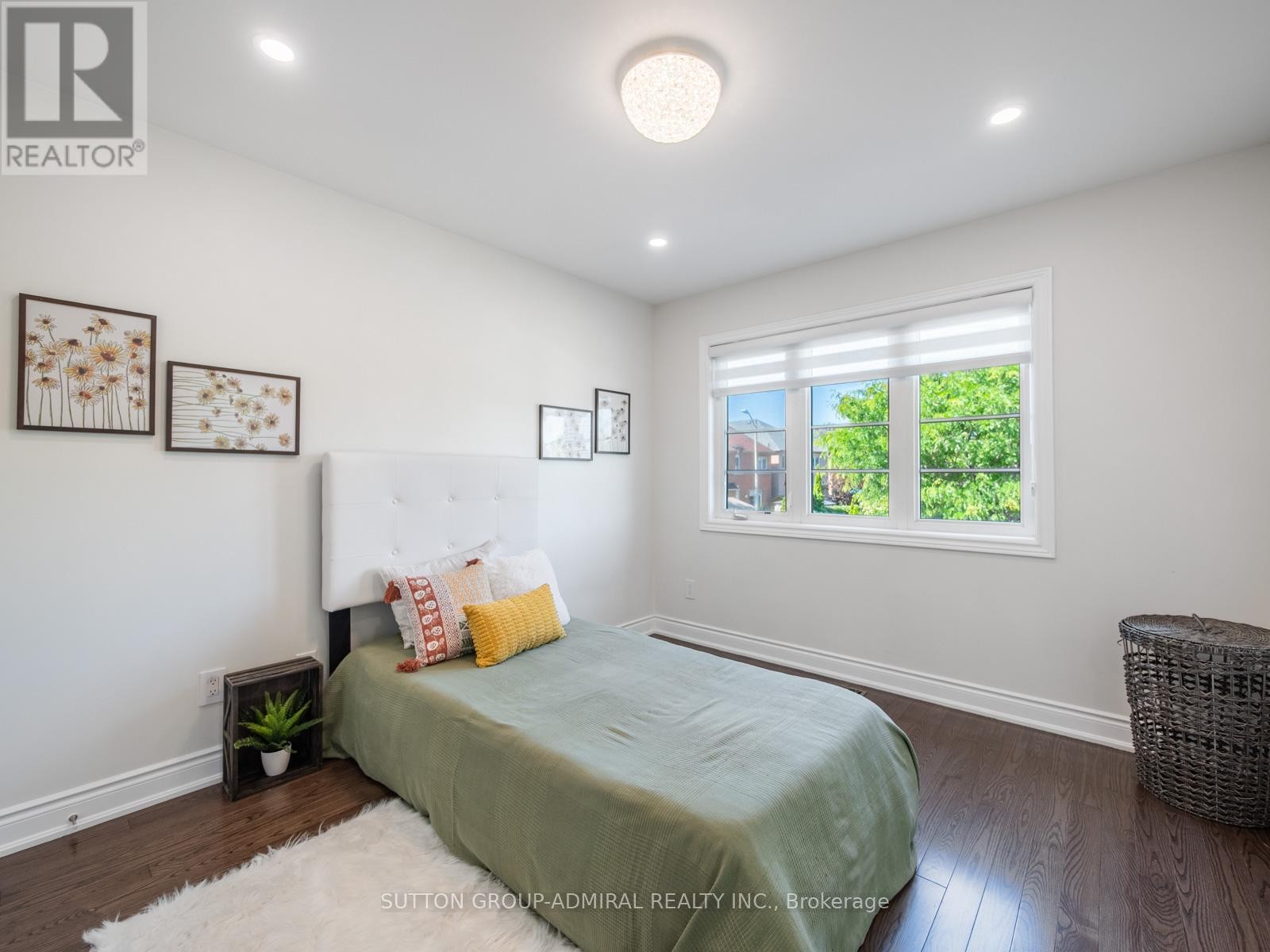 












60 STARWOOD ROAD

,
Vaughan (Patterson),




Ontario
L4J9C9

