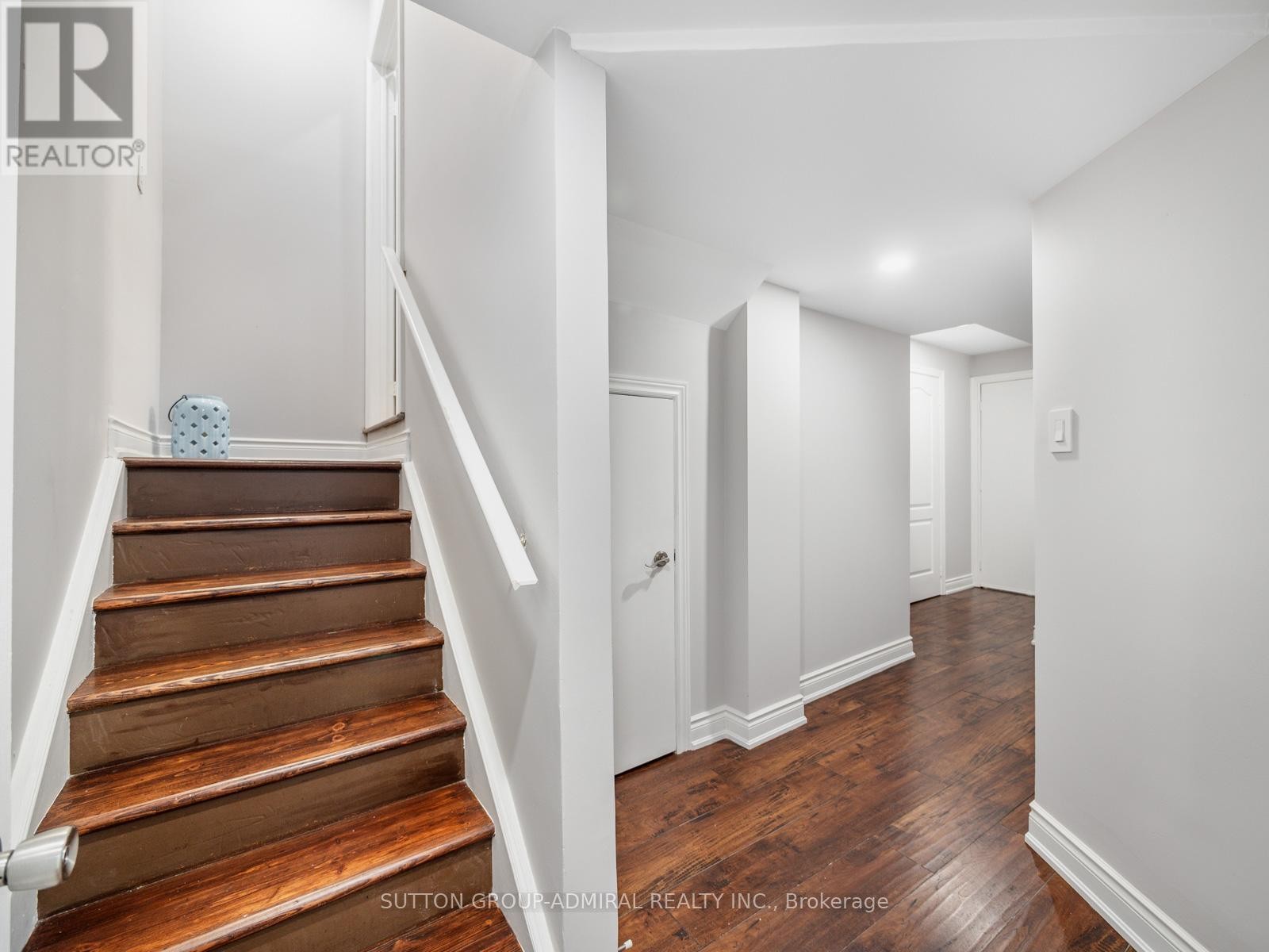 












60 STARWOOD ROAD

,
Vaughan (Patterson),




Ontario
L4J9C9

