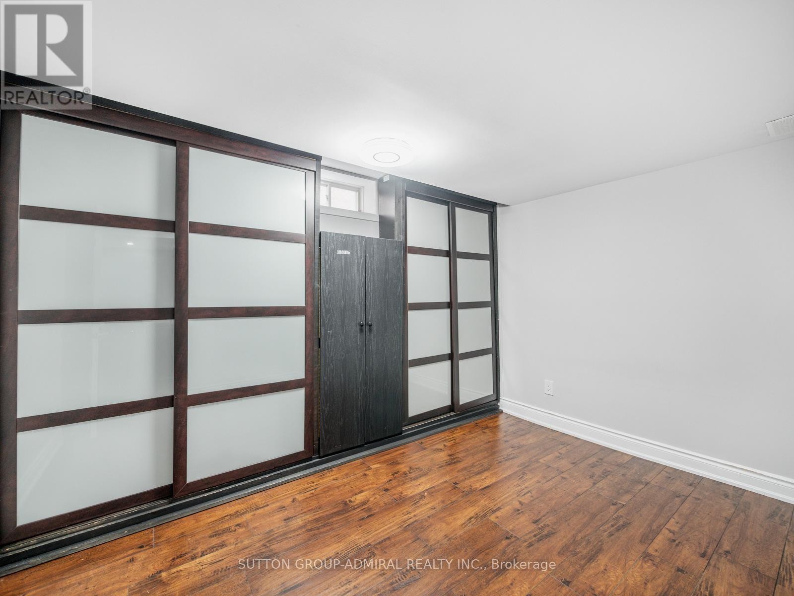 












60 STARWOOD ROAD

,
Vaughan (Patterson),




Ontario
L4J9C9


