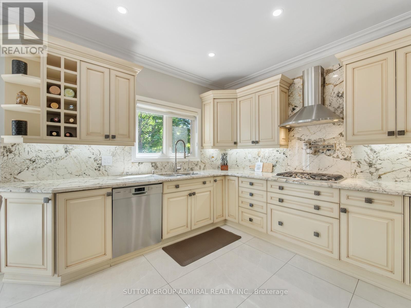 












60 STARWOOD ROAD

,
Vaughan (Patterson),




Ontario
L4J9C9

