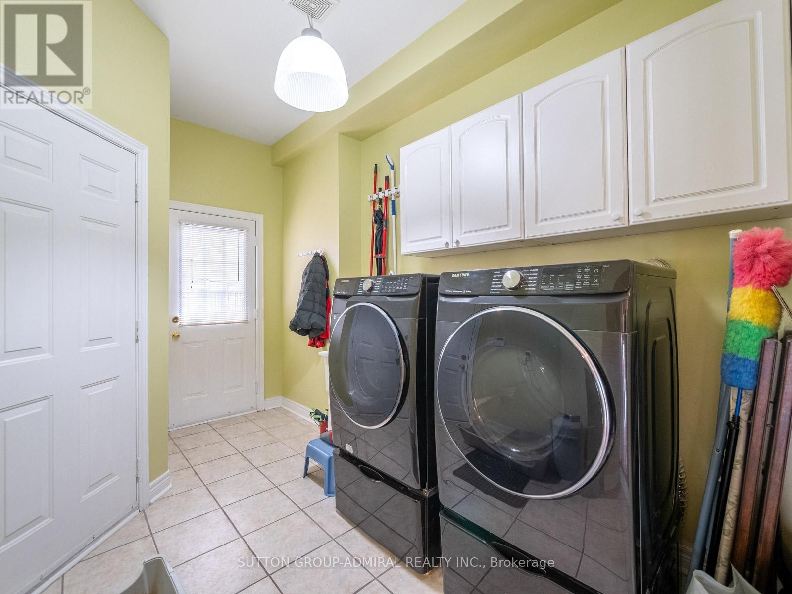












450 PLEASANT RIDGE AVENUE

,
Vaughan (Patterson),




Ontario
L4J8X2

