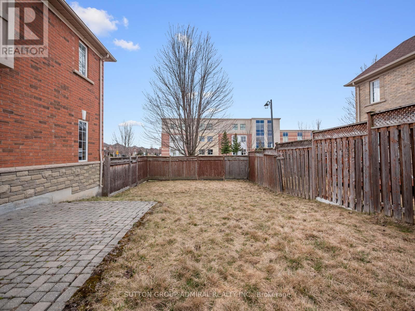 












450 PLEASANT RIDGE AVENUE

,
Vaughan (Patterson),




Ontario
L4J8X2

