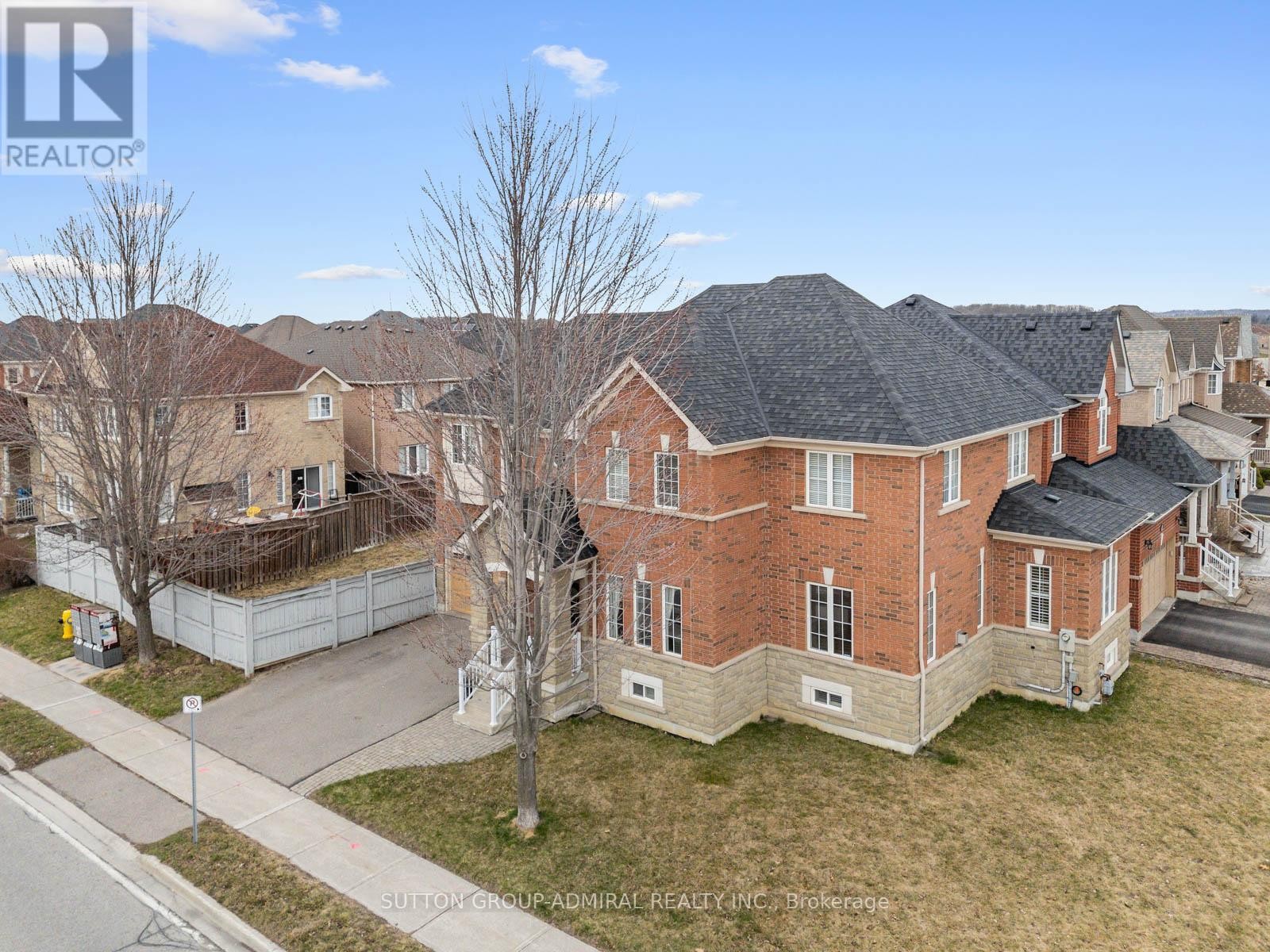 












450 PLEASANT RIDGE AVENUE

,
Vaughan (Patterson),




Ontario
L4J8X2

