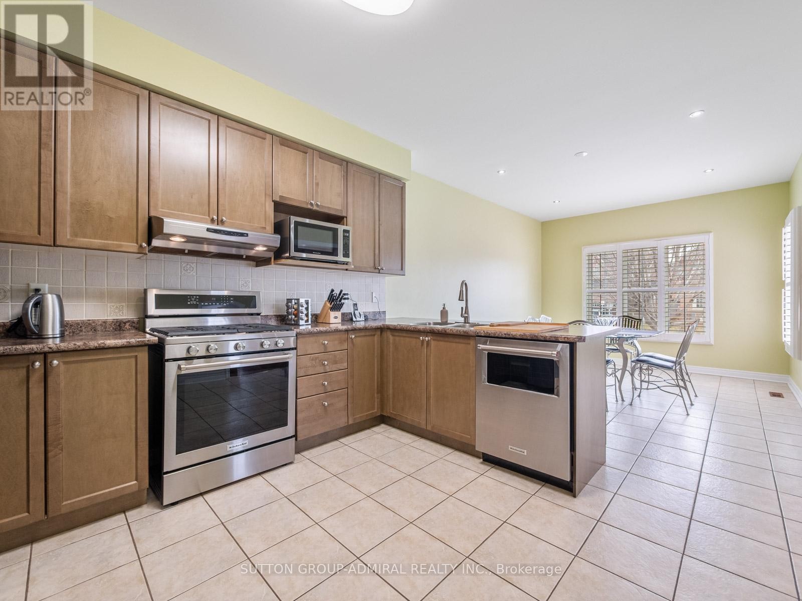 












450 PLEASANT RIDGE AVENUE

,
Vaughan (Patterson),




Ontario
L4J8X2

