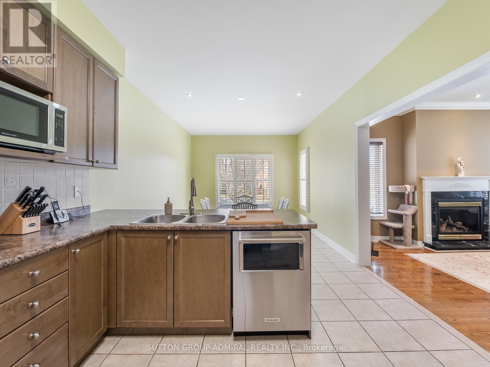 












450 PLEASANT RIDGE AVENUE

,
Vaughan (Patterson),




Ontario
L4J8X2

