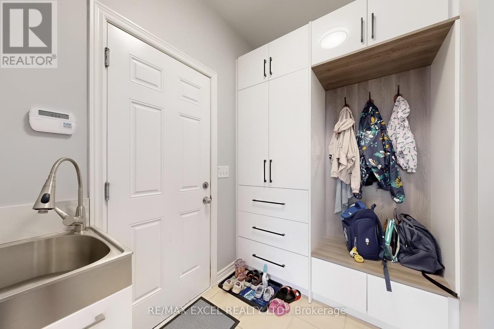 












9 SUNNYSIDE HILL ROAD

,
Markham (Cornell),




Ontario
L6B0X4


