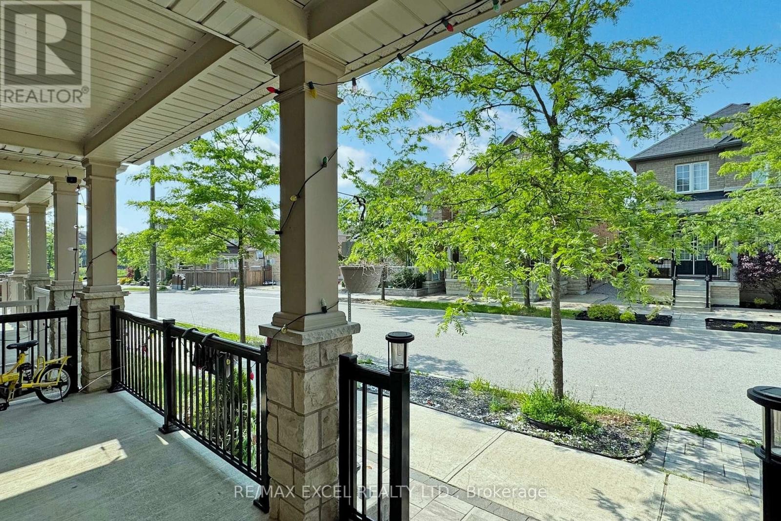 












9 SUNNYSIDE HILL ROAD

,
Markham (Cornell),




Ontario
L6B0X4


