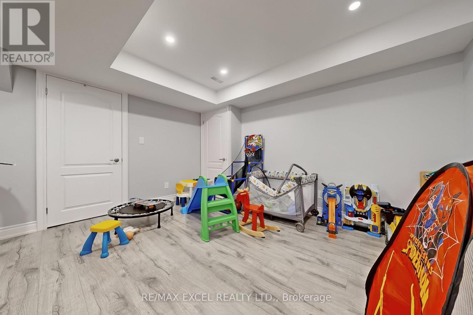 












9 SUNNYSIDE HILL ROAD

,
Markham (Cornell),




Ontario
L6B0X4

