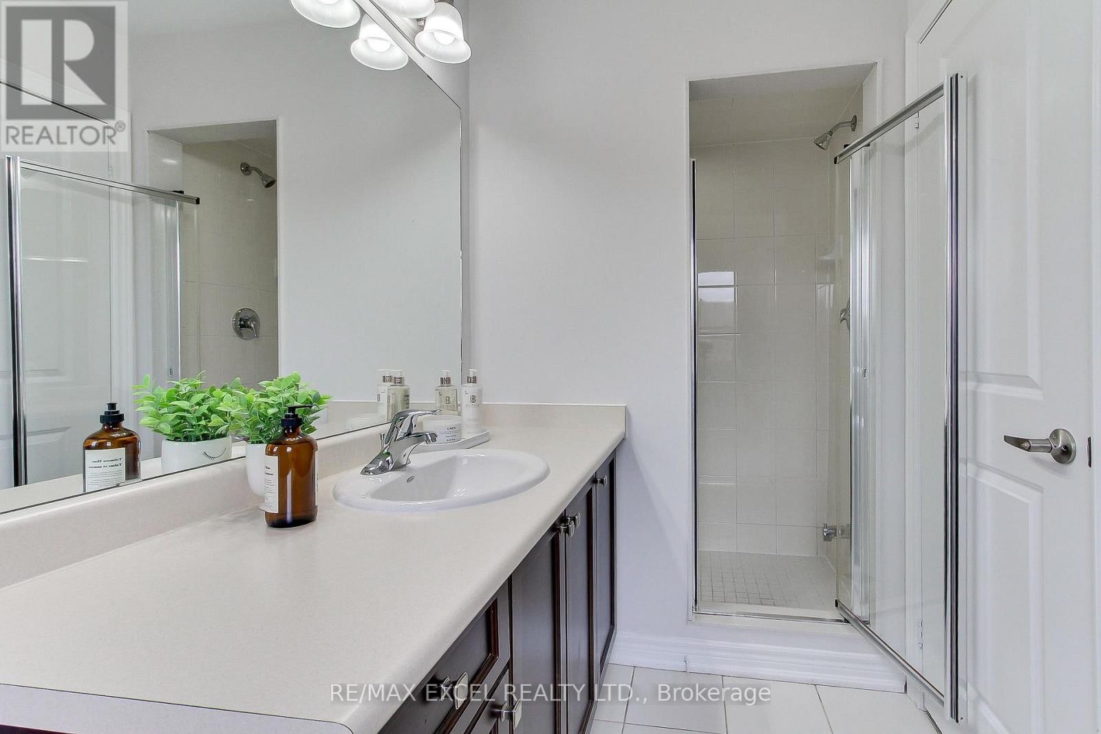 












76 BLACK CREEK DRIVE

,
Markham (Cornell),




Ontario
L6B0Y4

