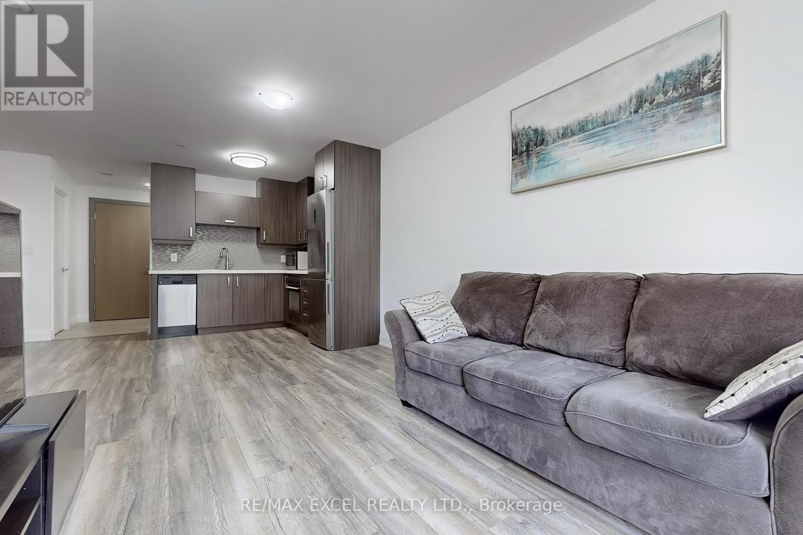












207 - 18 UPTOWN DRIVE

,
Markham (Unionville),




Ontario
L3R5M5

