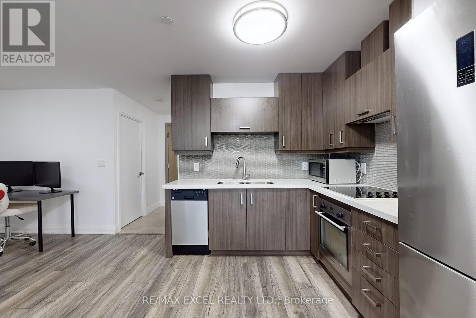 












207 - 18 UPTOWN DRIVE

,
Markham (Unionville),




Ontario
L3R5M5

