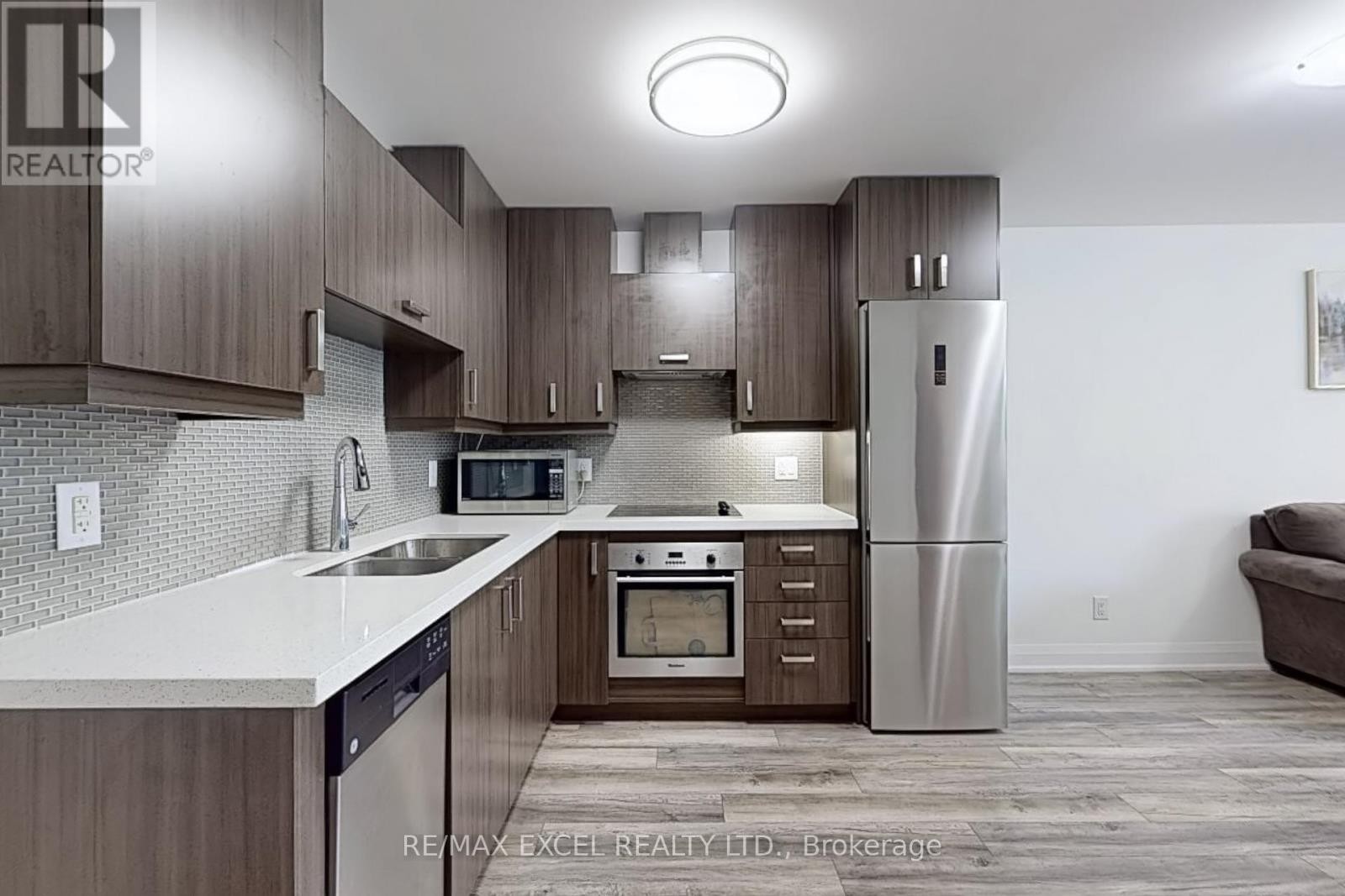 












207 - 18 UPTOWN DRIVE

,
Markham (Unionville),




Ontario
L3R5M5

