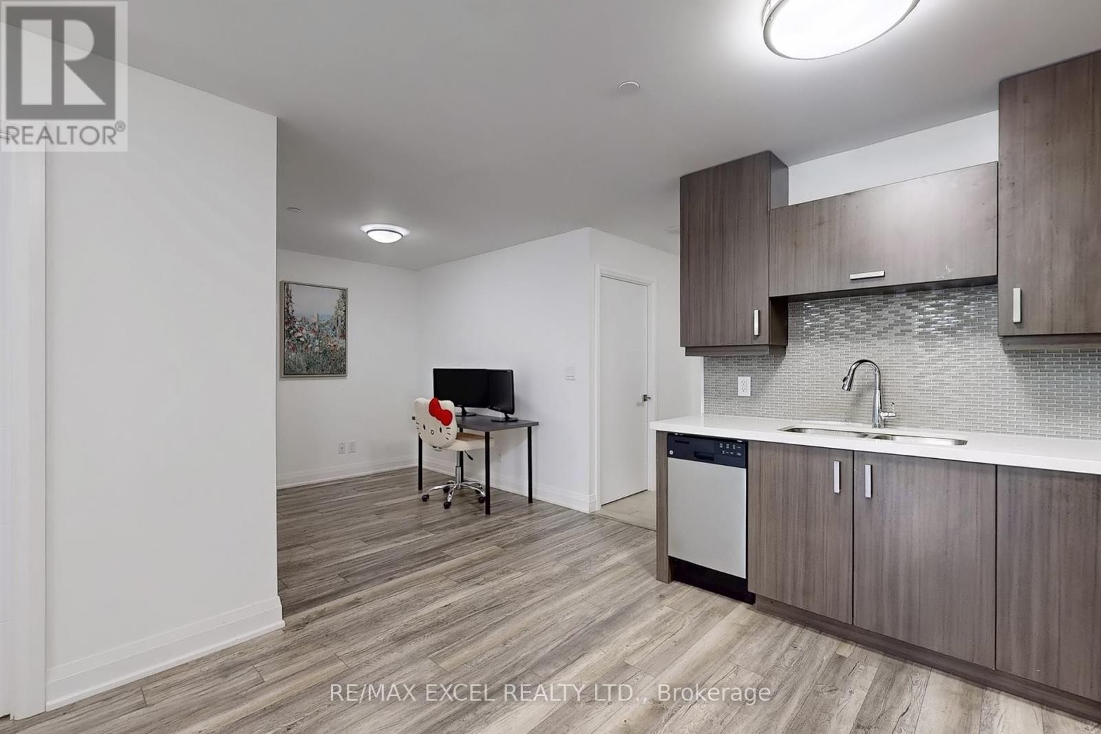 












207 - 18 UPTOWN DRIVE

,
Markham (Unionville),




Ontario
L3R5M5

