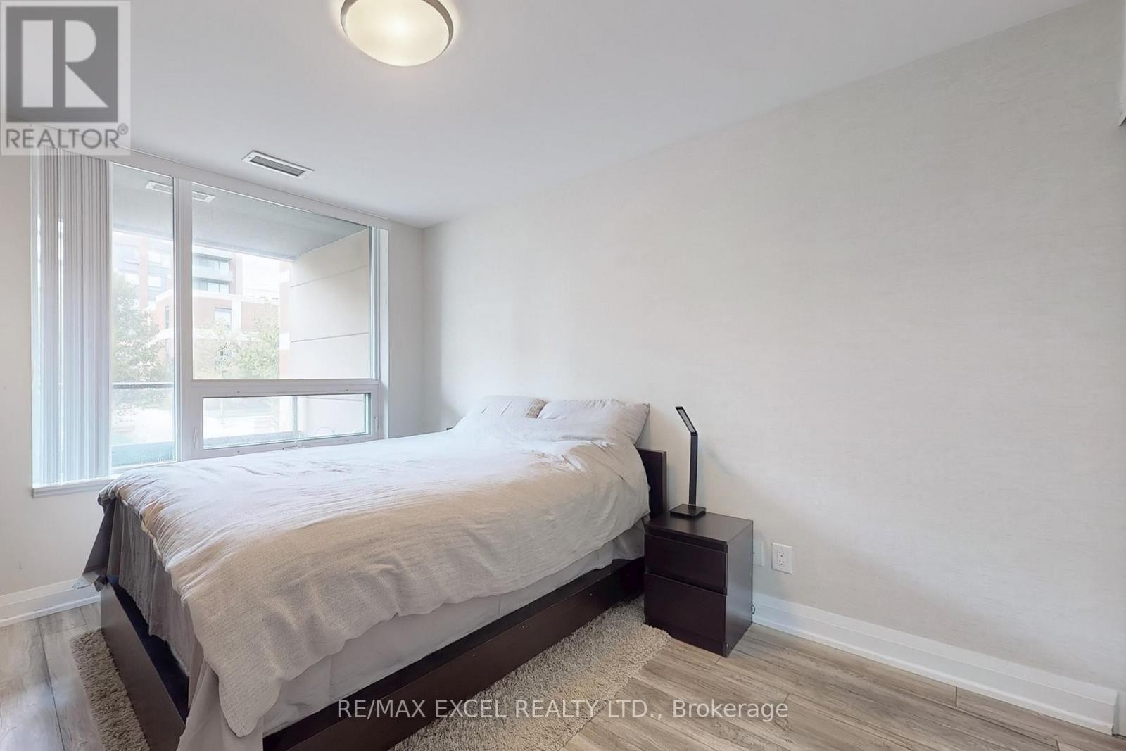 












207 - 18 UPTOWN DRIVE

,
Markham (Unionville),




Ontario
L3R5M5

