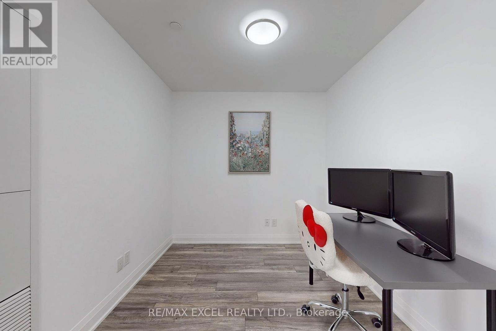 












207 - 18 UPTOWN DRIVE

,
Markham (Unionville),




Ontario
L3R5M5

