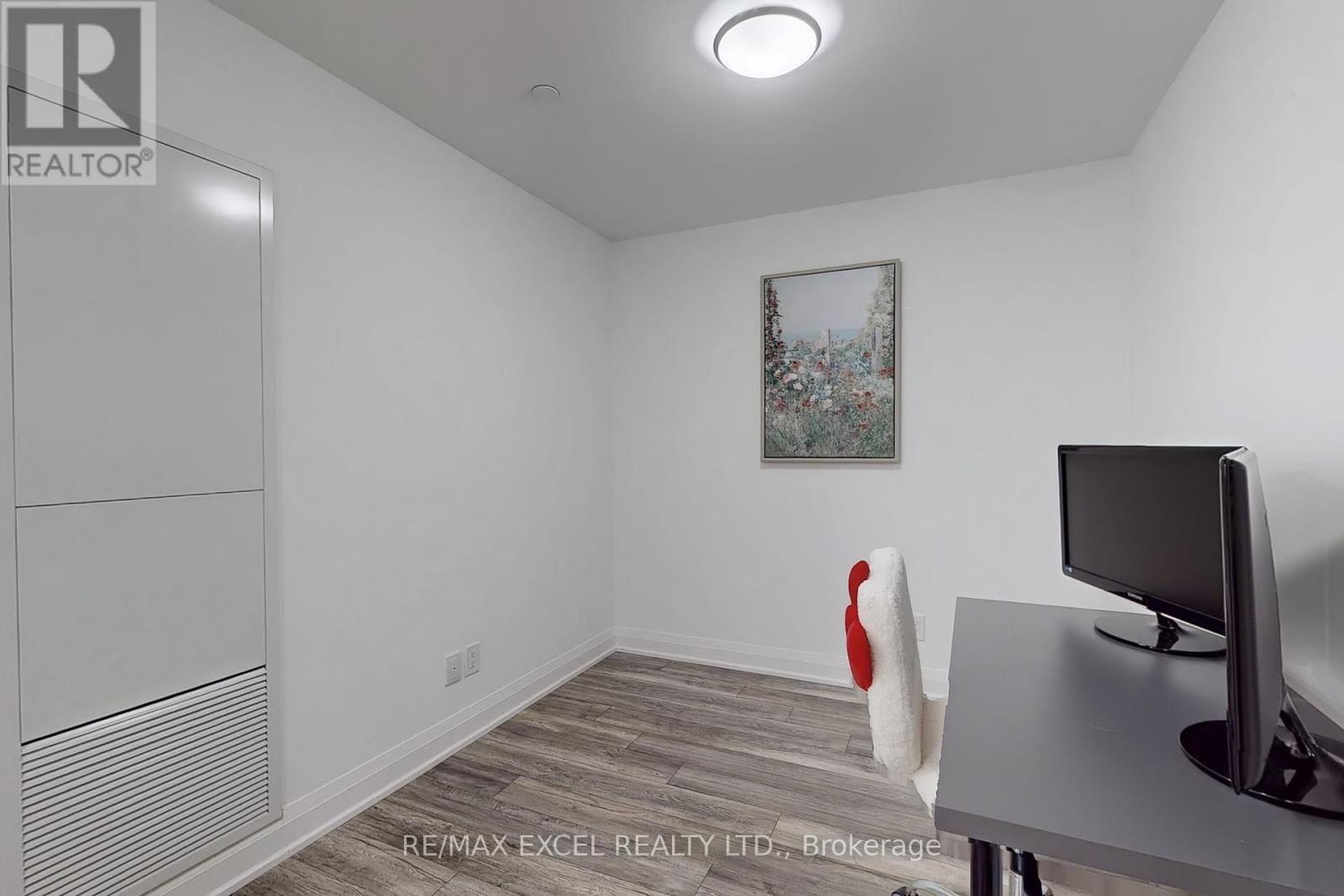 












207 - 18 UPTOWN DRIVE

,
Markham (Unionville),




Ontario
L3R5M5

