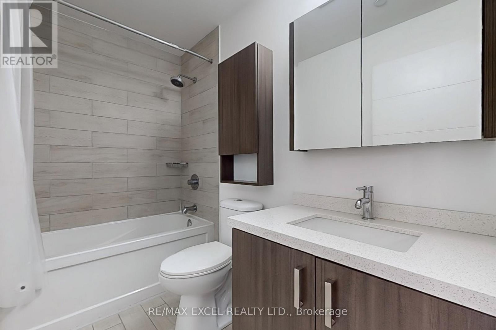 












207 - 18 UPTOWN DRIVE

,
Markham (Unionville),




Ontario
L3R5M5

