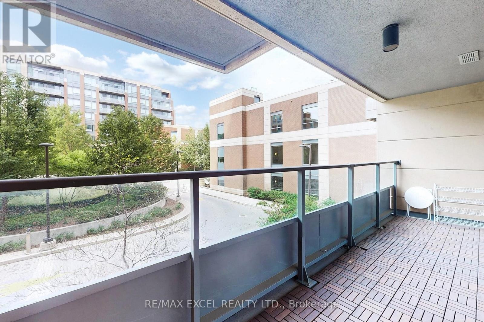 












207 - 18 UPTOWN DRIVE

,
Markham (Unionville),




Ontario
L3R5M5

