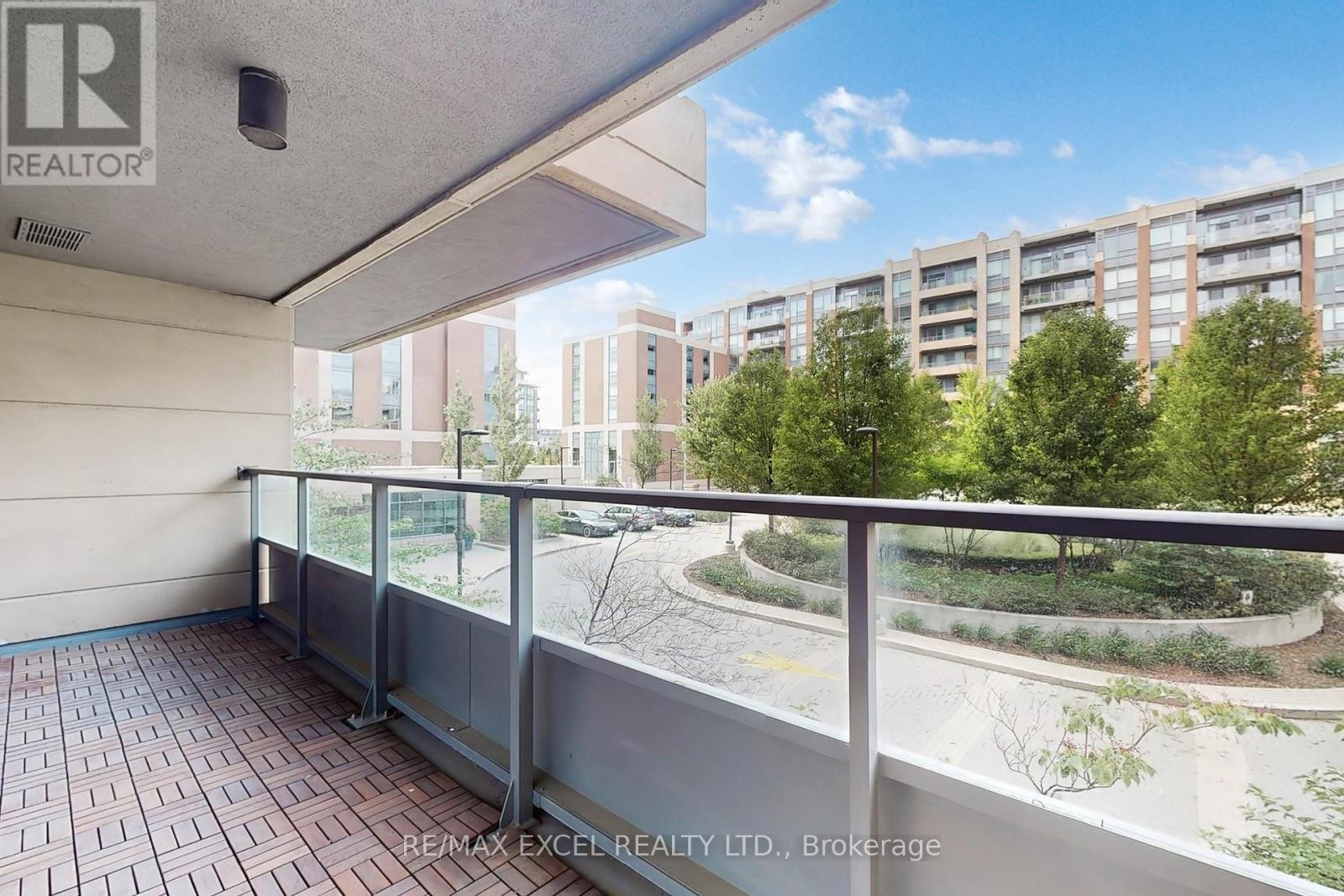 












207 - 18 UPTOWN DRIVE

,
Markham (Unionville),




Ontario
L3R5M5

