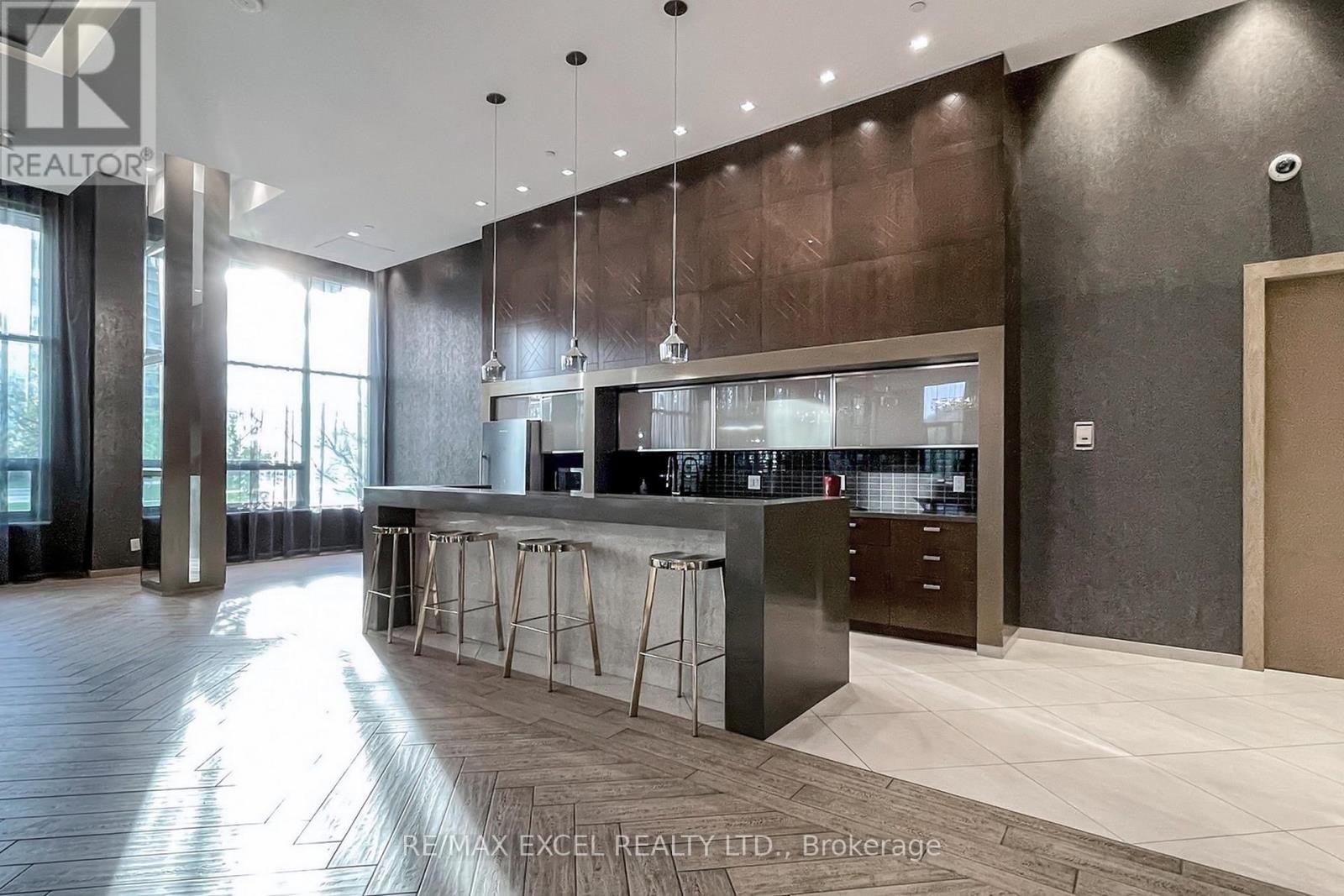 












207 - 18 UPTOWN DRIVE

,
Markham (Unionville),




Ontario
L3R5M5

