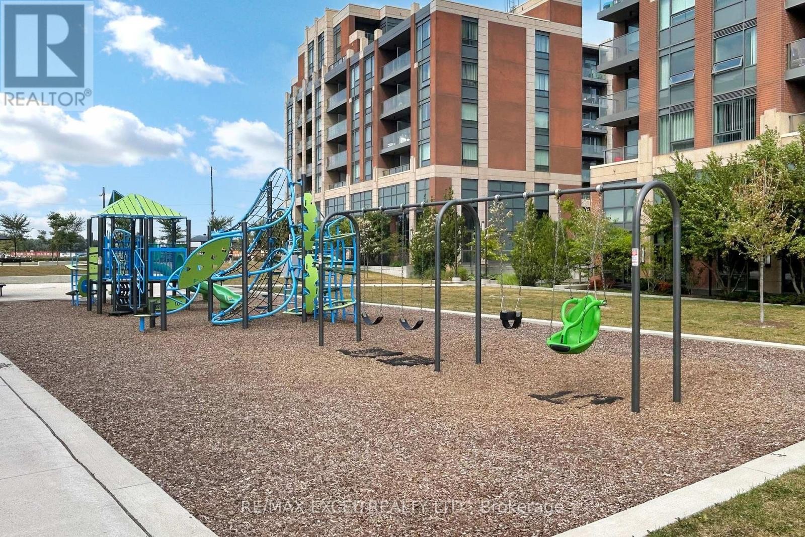 












207 - 18 UPTOWN DRIVE

,
Markham (Unionville),




Ontario
L3R5M5

