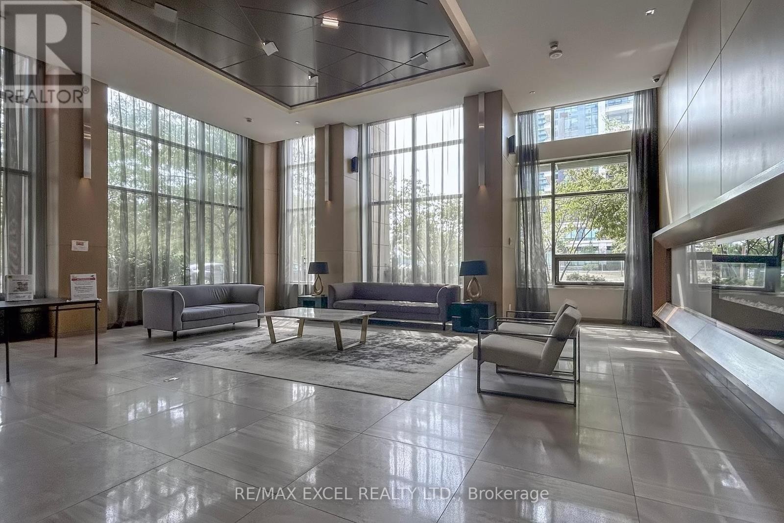 












207 - 18 UPTOWN DRIVE

,
Markham (Unionville),




Ontario
L3R5M5

