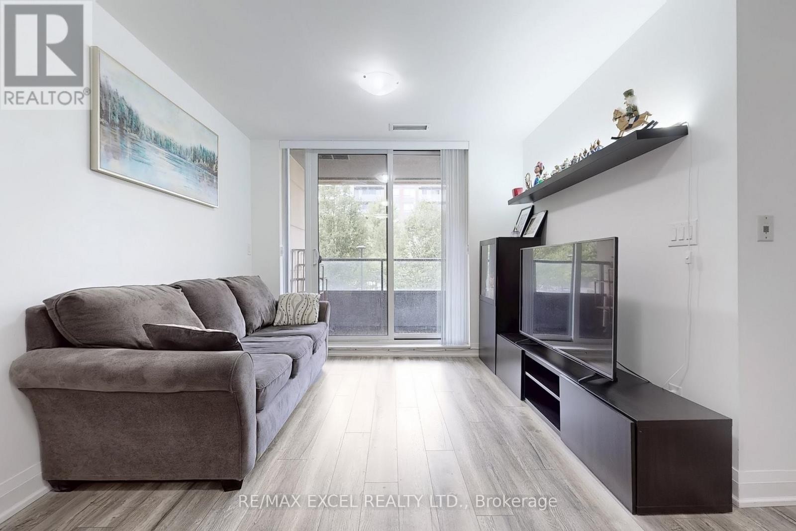 












207 - 18 UPTOWN DRIVE

,
Markham (Unionville),




Ontario
L3R5M5


