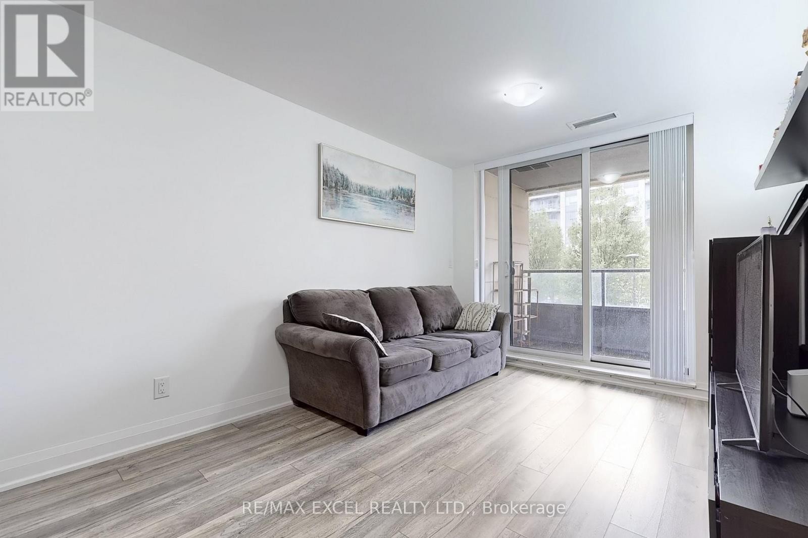 












207 - 18 UPTOWN DRIVE

,
Markham (Unionville),




Ontario
L3R5M5

