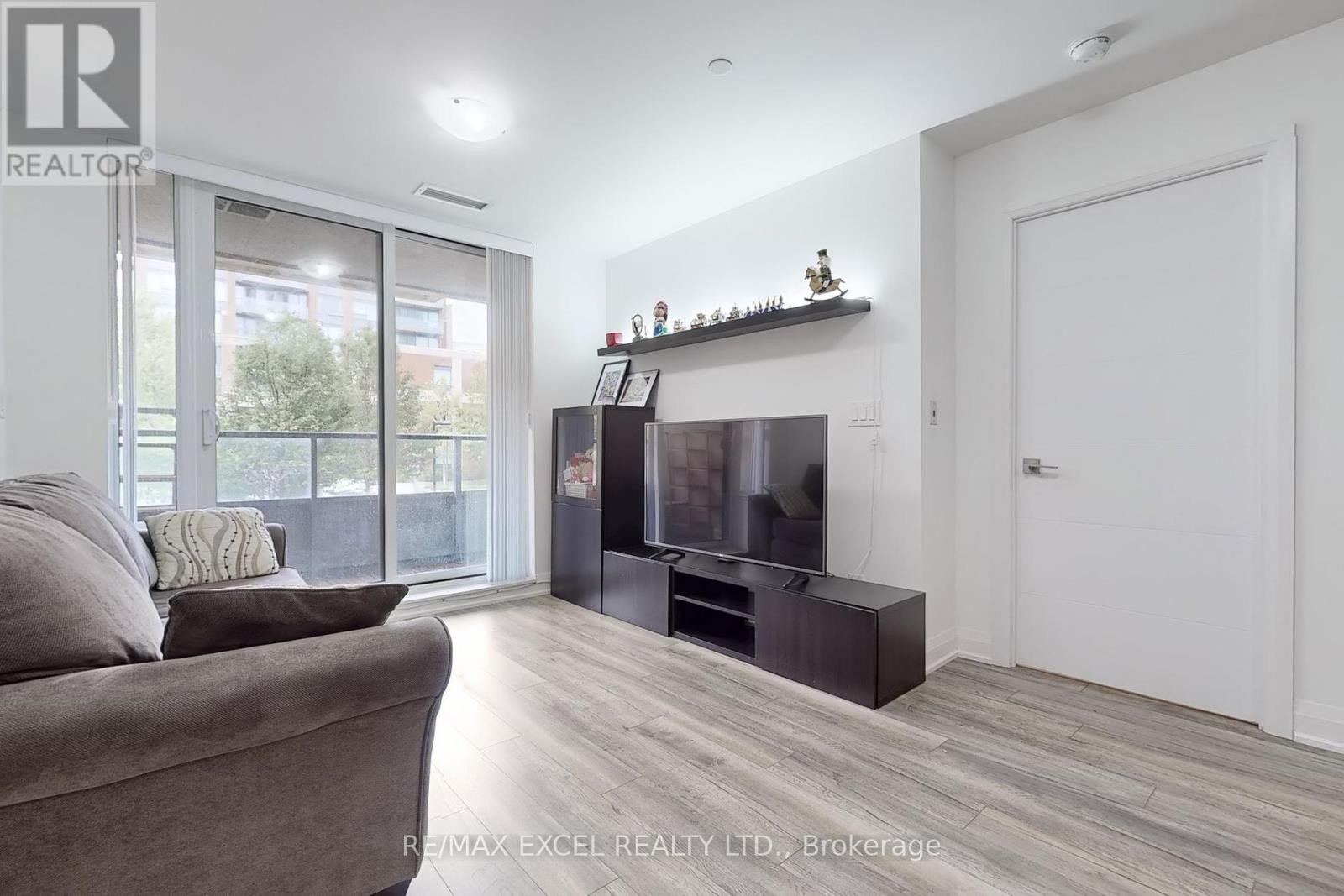 












207 - 18 UPTOWN DRIVE

,
Markham (Unionville),




Ontario
L3R5M5

