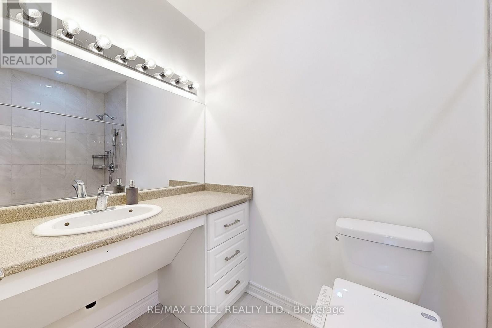 












38 AYHART STREET

,
Markham (Wismer),




Ontario
L6E1H4

