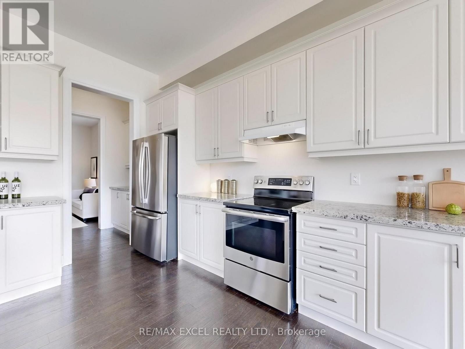 












192 BAKER HILL BOULEVARD

,
Whitchurch-Stouffville (Stouffville),




Ontario
L4A0W5

