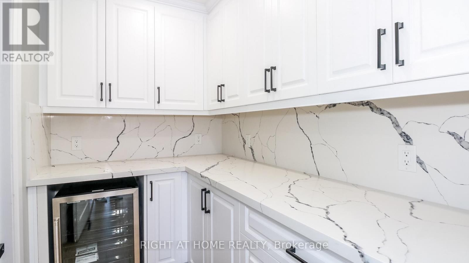 












1012 FERRIER AVENUE

,
Innisfil (Lefroy),




Ontario
L0L1W0

