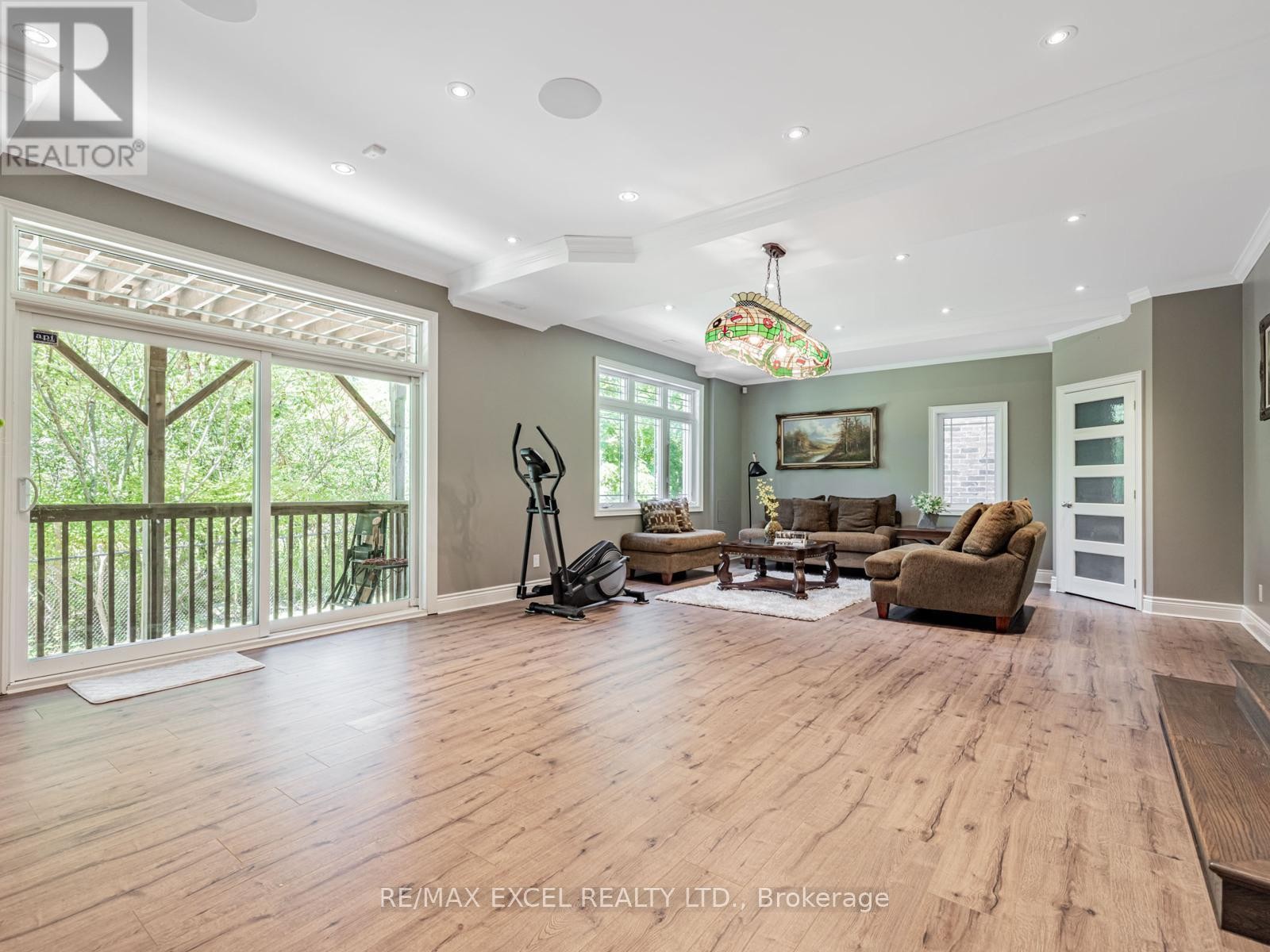 












146 UPPER POST ROAD W

,
Vaughan (Patterson),




Ontario
L6A4J9

